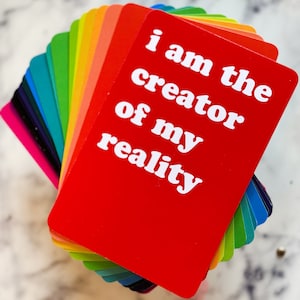 Jeu de cartes d'affirmation colorées - 16 cartes mantra positives, rappels inspirants portables de 10 x 15 cm, jeu de cartes à spectre arc-en-ciel, coins arrondis