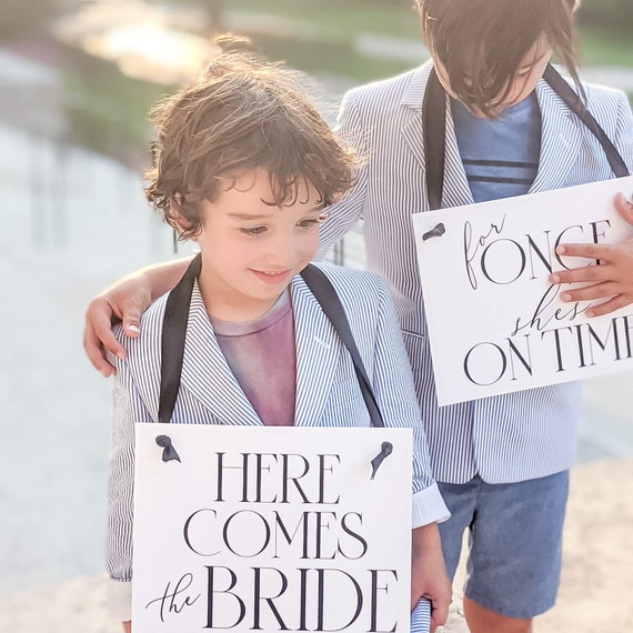 Set of 2 Funny Wedding Signs for Flower Girl Ring Bearer - Etsy Sweden Set of 2 Funny Wedding Signs for Flower Girl Ring Bearer - Etsy Sweden