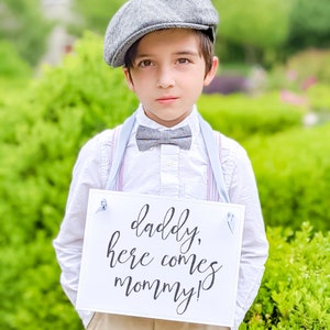 Daddy Here Comes Mommy | Handcrafted Banner for Son or Daughter of Bride & Groom Flower Girl Wedding Sign Ring Bearer Page Boy 1618