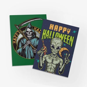 Könnte beinhalten: Zwei Halloween-Kunstplakate. Eines zeigt den Sensenmann mit einer Sense, mit den Worten "Happy Halloween" um das Bild herum. Das andere zeigt einen Außerirdischen mit einer Laserpistole und den Worten "Happy Halloween".