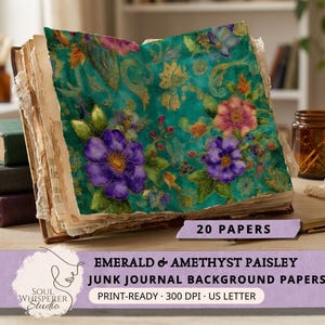 Puede incluir: Un libro abierto con páginas envejecidas muestra un vibrante diseño de cachemira verde esmeralda y dorado con acentos florales morados y rosas. El texto "20 PAPERS" está en una pancarta morada. También es visible el texto "EMERALD & AMETHYST PAISLEY JUNK JOURNAL BACKGROUND PAPERS".