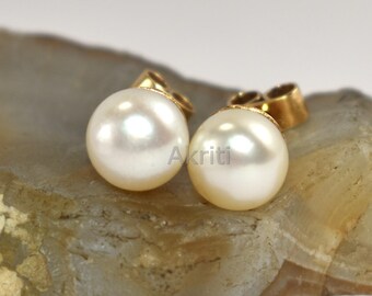 Elegantes aretes de perlas de agua dulce en oro de 14 k, estilo minimalista, regalo para ella