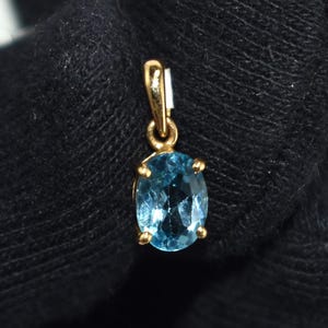 Ciondolo ovale in topazio blu naturale, gioiello importante in oro 14 carati, ciondolo fatto a mano, ciondolo delicato, collana modernista, regalo di compleanno