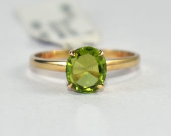 Anello con peridoto naturale / Anello con peridoto in oro massiccio 14 carati, realizzato a mano / Gioiello con pietra portafortuna di agosto / Regalo per lei
