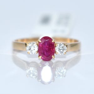 Vintage Oval Cut Rubin Verlobungsring, Einzigartige Milgrain Goldring, Diamant im Rundschliff, Versprechensring, Jubiläumsring für Frauen