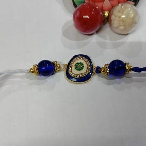 Rakhi mauvais œil fait main : bracelet de protection bleu et or