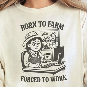 Born to Farm Forced to Work Woman Gamer T-Shirt, Funny Farming Simulator Tee for Gamers, Pink Retro Shirt for Video Game Lovers