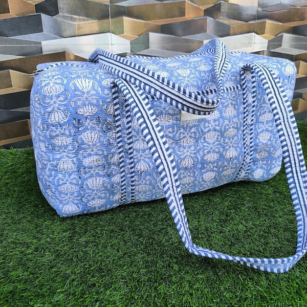 Bolsa de lona de algodón acolchada a mano. Bolsa de viaje acolchada con estampado floral. Bolsa grande de viaje para fin de semana.