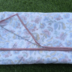 Handblock bedruckter Baumwoll-Dohar, indische florale Wendedecke, Sommerüberwurf