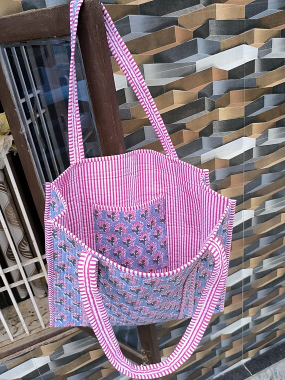 ハンドメイドの花柄キルティングトートバッグ：インドのブロック