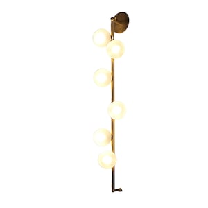 Bonbott Bloom Loop Wall Light – Artistic Brass Flower Sconce, Vintage Modern Lighting, Sculptural Antique Wall Lamp with Wooden Accent