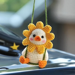 Handmade Crochet Sunflower Duck Car Charm, Adorable Duck Rear View Mirror Accessory, Kawaii Car Decor, Cute Gift for New Driver, Car Dangler