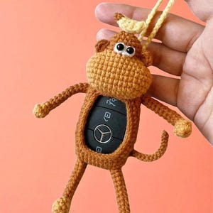 Handgemachte gehäkelte Affe Autoschlüssel Fob Abdeckung, Amigurumi Schlüsseletui, niedliches Auto Zubehör, einzigartiges Geschenk für neue Fahrer, Tierliebhaber Schlüsselhalter