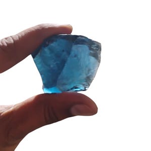 Sibirischer Blauer Obsidian Kristall: 750ct Rohedelstein für Schmuck