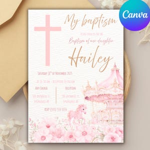 Può includere: Un invito al battesimo con un design a croce rosa e giostra. L'invito recita "My baptism" e "Battesimo di nostra figlia Hailey". Include data, ora, chiesa, dettagli del ricevimento e informazioni RSVP.