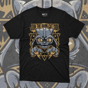 Maglietta "Unisciti al lato oscuro del gatto" - Divertente maglietta in cotone nero con grafica del gattino malvagio - Regalo Catcore per giocatori, nerd, amanti degli animali, geek e fan alternativi