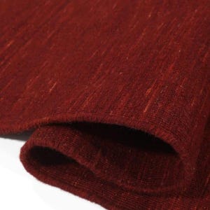 Tappeto Kilim in lana color bordeaux, tessitura piatta rosso tinta unita, dhurrie a pelo corto tessuto a mano