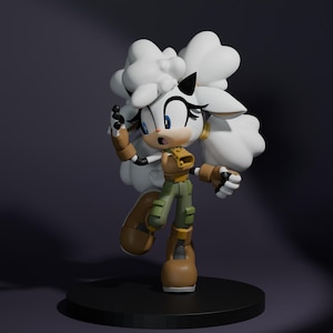 Puede incluir: Figura renderizada en 3D de un personaje con pelaje blanco, detalles negros y ojos azules. El personaje viste un atuendo beige y verde con botas y guantes marrones. La figura está posada sobre una base circular negra.