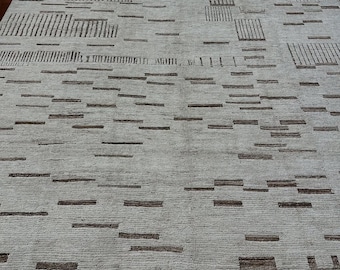 Alfombra marroquí de lana anudada a mano: estilo bereber, geométrica, marfil y marrón