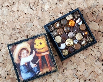 Boîte miniature de chocolats à l'échelle 12 en pâte polymère Halloween