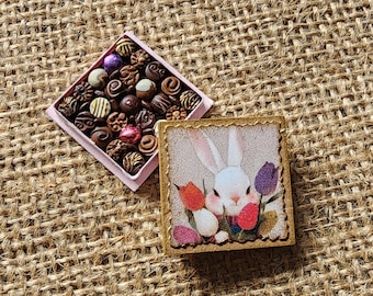 Boîte miniature de chocolats Lapin de Pâques en pâte polymère à l'échelle 12