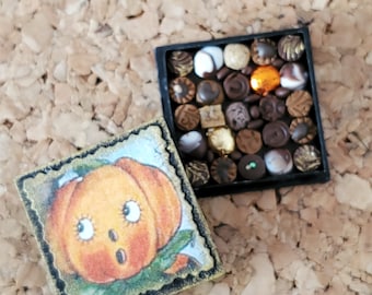 Boîte miniature de chocolats à l'échelle 12 en pâte polymère Halloween