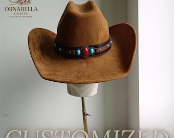 Westerncowboyhoed: bruin met decoratieve edelsteen en band met studs: lichtgewicht