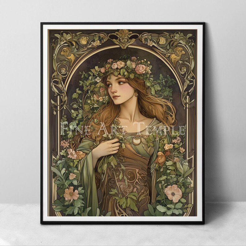 Puede incluir: Una l&aacute;mina art&iacute;stica enmarcada que muestra a una persona de pelo largo casta&ntilde;o con una corona de flores y un vestido verde, rodeada de enredaderas y flores rosas. El texto Fine Art Temple aparece centrado en un marco decorativo arqueado.