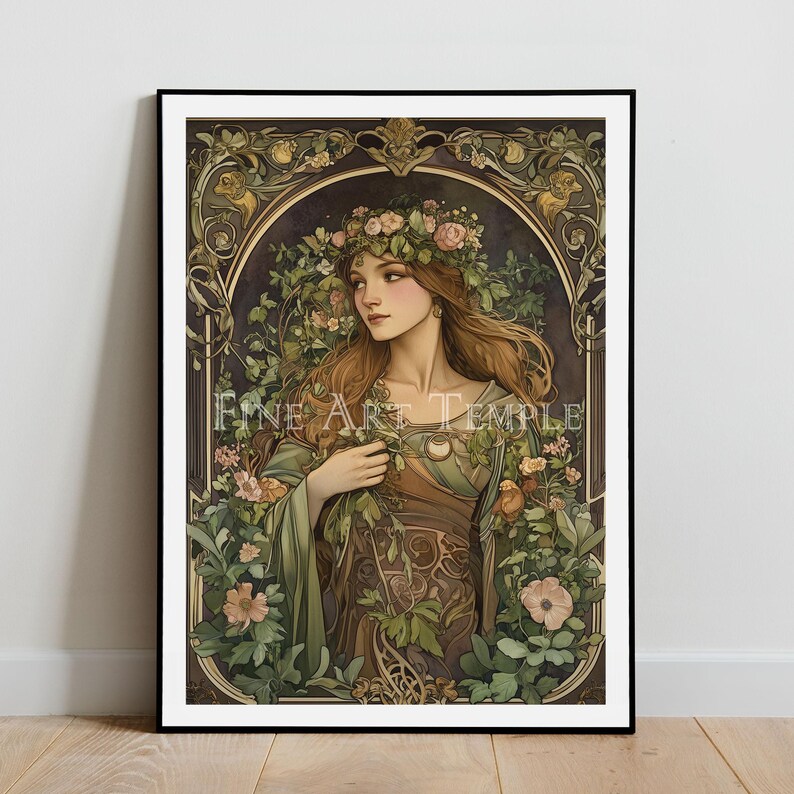 Puede incluir: Una l&aacute;mina de arte enmarcada que muestra a una mujer con el pelo largo y casta&ntilde;o adornado con una corona de flores, vestida con un traje verde y marr&oacute;n. La ilustraci&oacute;n est&aacute; rodeada de complejos motivos bot&aacute;nicos y el texto Fine Art Temple.