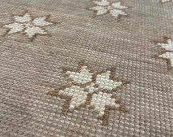 Neutral Handwoven Wool Rug, Scandinavian Minimalist Area Rug, Beige Ivory Star Pattern Rug, Modern Farmhouse Carpet, Flatweave Nordic Decor