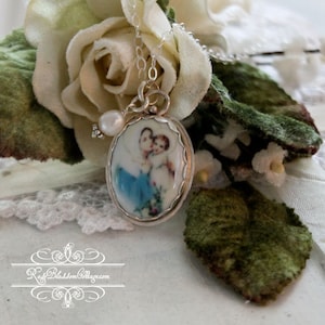 Tiny Miraculous Mary Medal in English 1/2 Long Blessed Virgin Mary