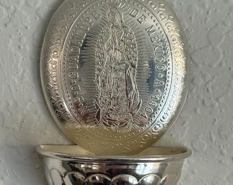 Porta agua bendita para pared tono plata/dorado