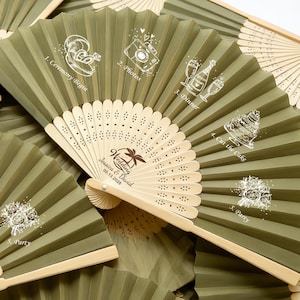 Bulk Personalized Wedding Timeline Hand Fans Custom Logo Monogram Wedding Fans Bridesmaid Gifts Outdoor Summer Wedding Ceremony Party Favors