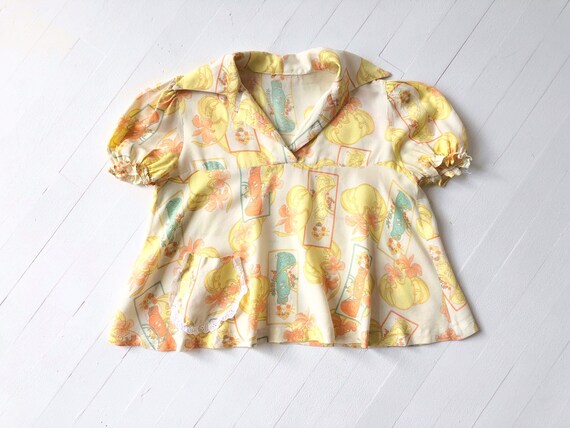 1970s Art Nouveau Print Puff Sleeve Babydoll Top