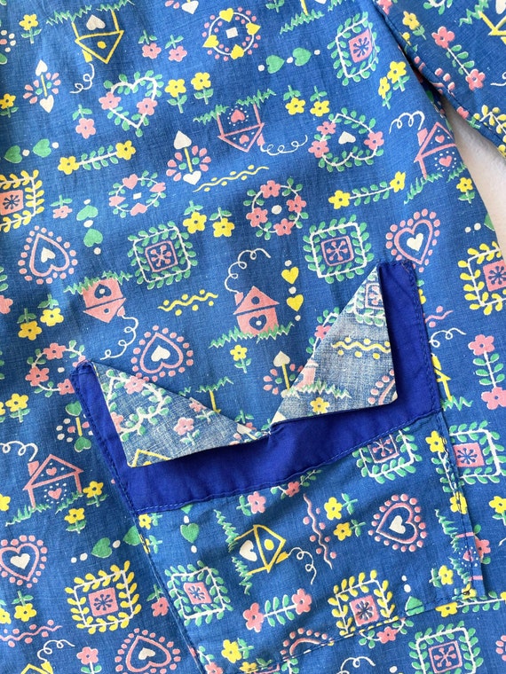 1950s Blue Novelty Print Cotton Smock - image 6