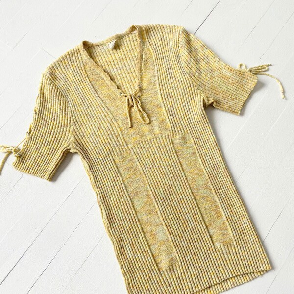 1970s Gelbes Geripptes Spitzentop