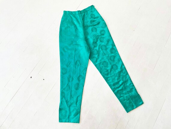 1960s Jade Floral Satin Cropped Pants - image 3