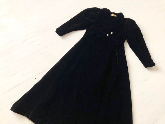 1930s Black Velvet Opera Coat - image 8