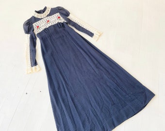 1970年代のドット柄レースマキシドレス