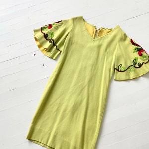 1960s Lime Green Linen Dress with Embroidered Bell Sleeves zdjęcie 1