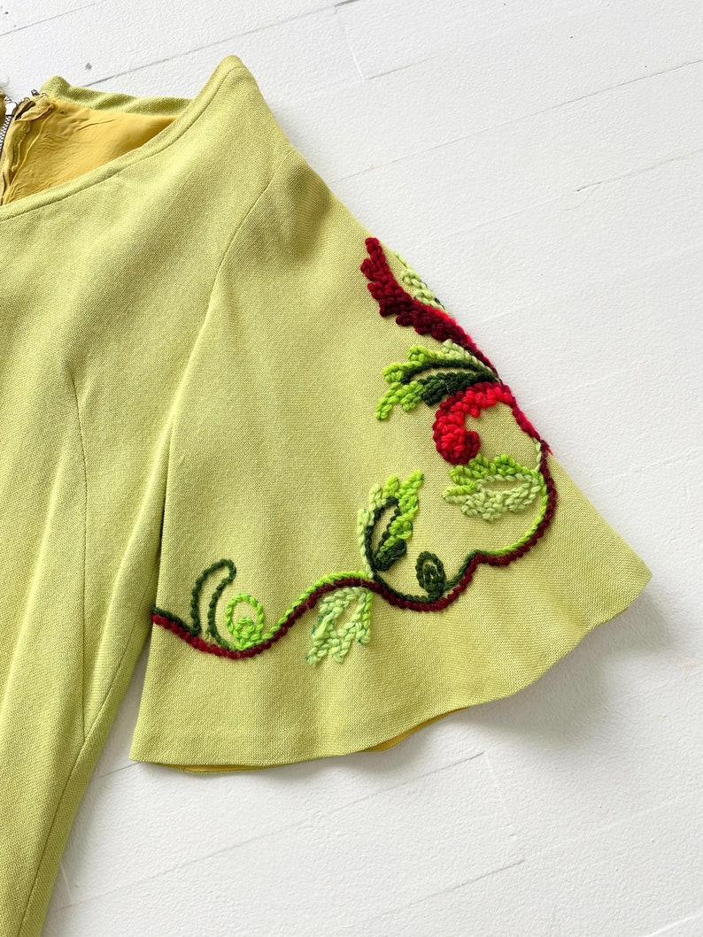 1960s Lime Green Linen Dress with Embroidered Bell Sleeves zdjęcie 2