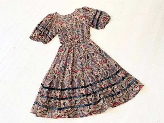 1970s Albert Nipon Paisley Print Dress with Ribbo… - image 3