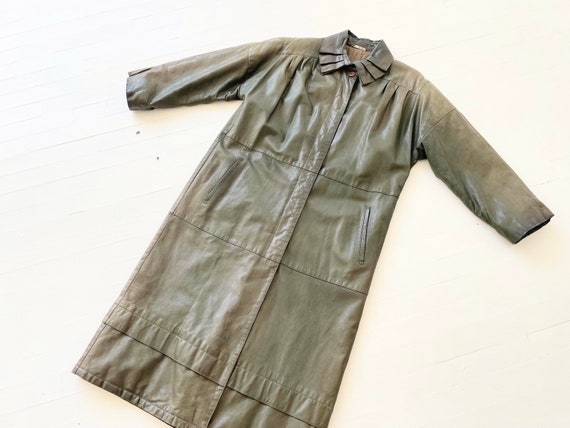 1990s Olive Green Leather Coat with Pleated Collar - image 7