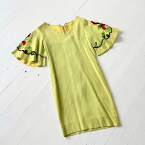 1960s Lime Green Linen Dress with Embroidered Bell Sleeves zdjęcie 7