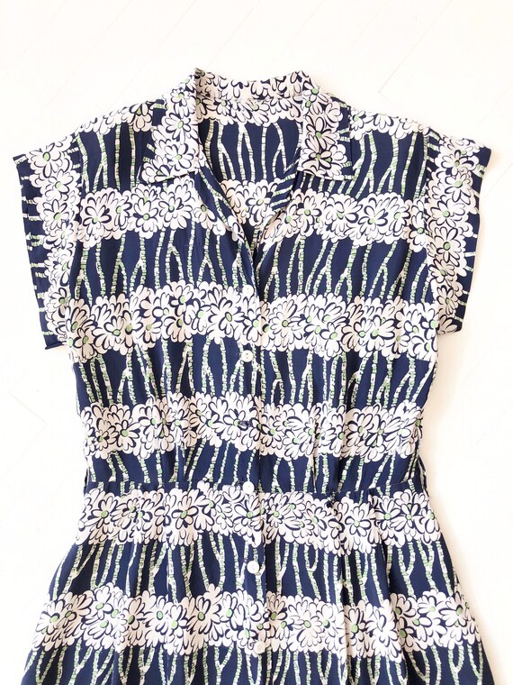 1940s Rayon Daisy Print Shirtdress