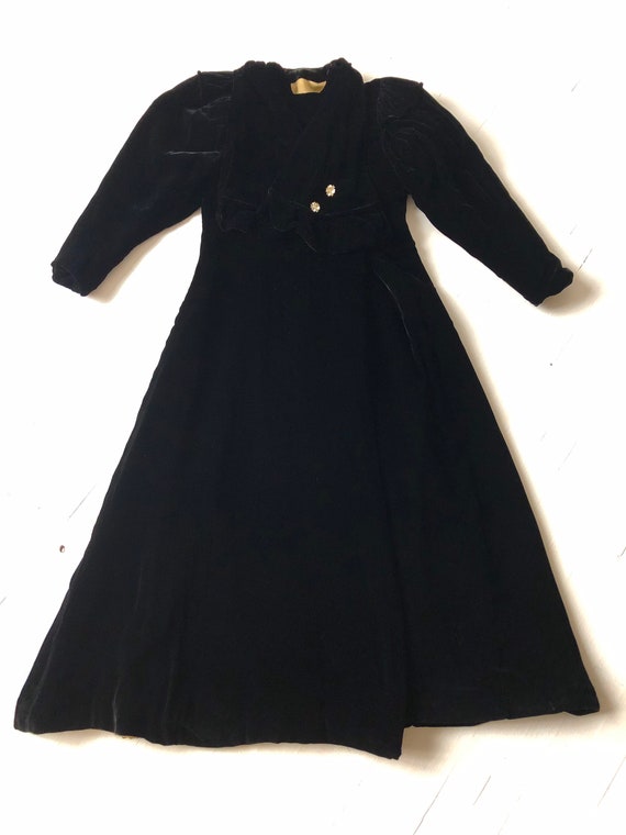 1930s Black Velvet Opera Coat - image 3