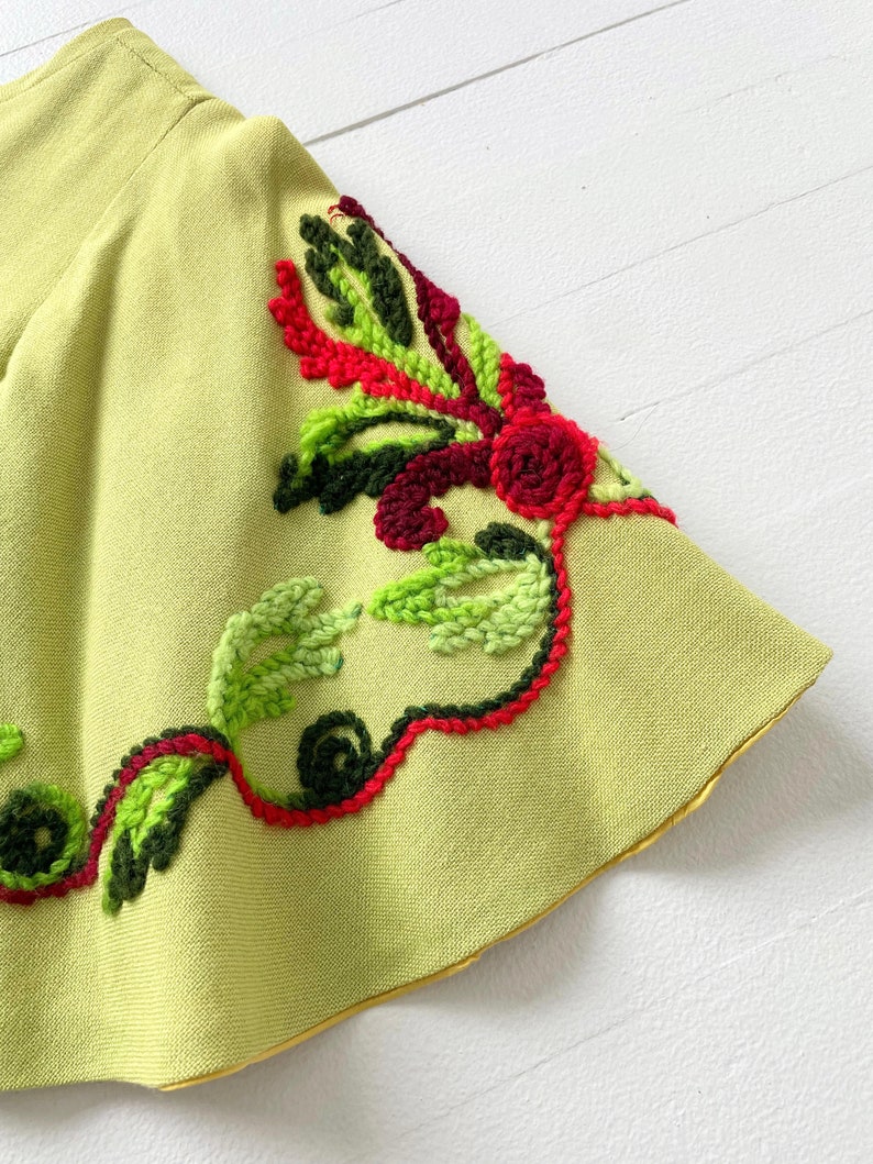 1960s Lime Green Linen Dress with Embroidered Bell Sleeves zdjęcie 4