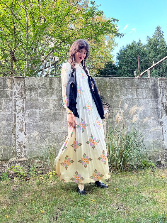 1970s Supermodel Length Brilliant Print Maxi Dress