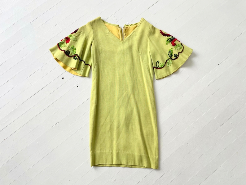 1960s Lime Green Linen Dress with Embroidered Bell Sleeves zdjęcie 3