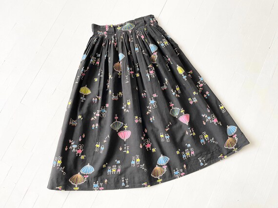 1950s Black Novelty Print Skirt - image 5